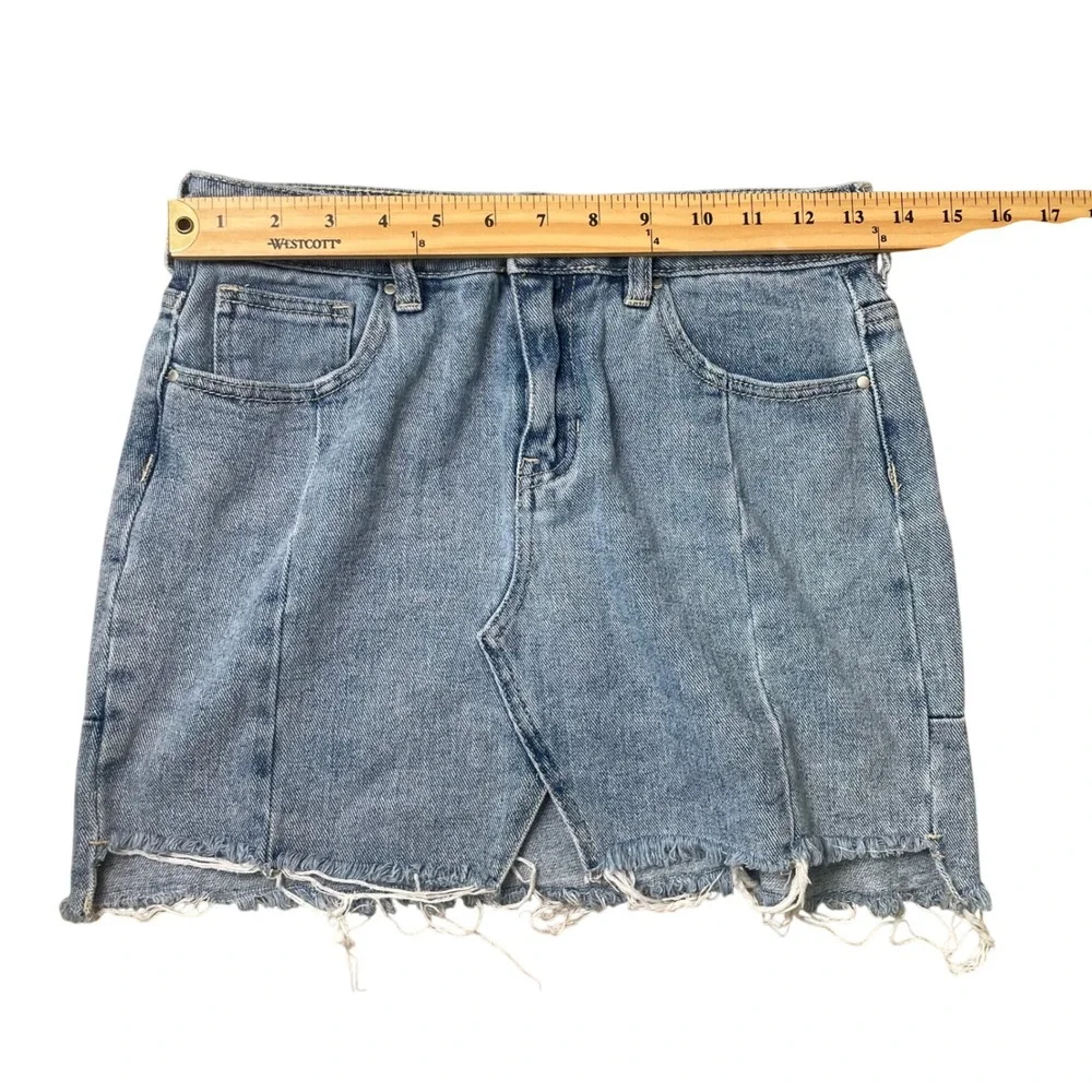 Y2K PACSUN Women's Size 25 Denim Mini Skirt Frayed Hem Front Slit Light Wash - Picture 4 of 5